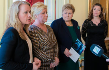 Fra venstre: Arbeids- og sosialminister Anniken Hauglie, finansminister Siv Jensen, statsminister Erna Solberg, adm.dir. i NHO Kristin Skogen Lund