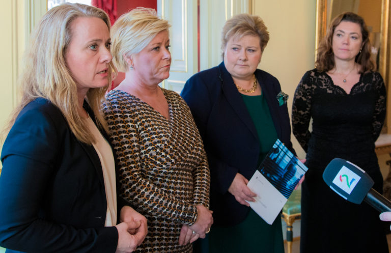 Fra venstre: Arbeids- og sosialminister Anniken Hauglie, finansminister Siv Jensen, statsminister Erna Solberg, adm.dir. i NHO Kristin Skogen Lund