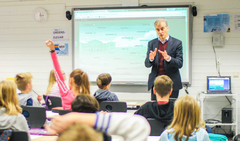 Jonas Gahr Støre på Grinde Skule i Tysvær