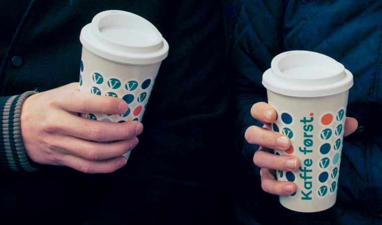 Venstre - Kaffe først.