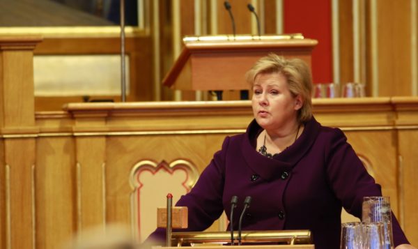 Erna Solberg latterliggjør yrkesgruppe fra Stortingets talerstol.